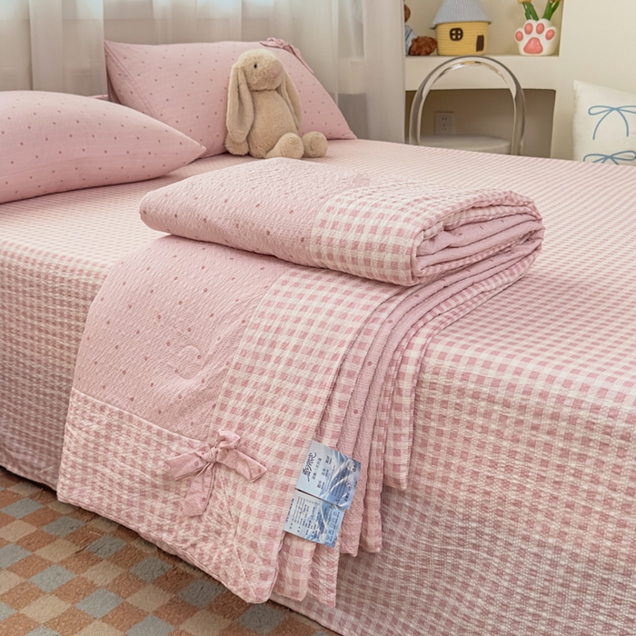 91家纺网 家纺一手货源 找家纺 爱彼家纺 2026春夏新款韩式花边泡芙棉床单款夏被夏凉被空调被四件套 奶粉波点