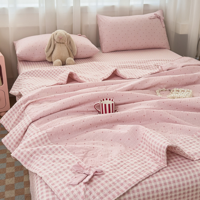 91家纺网 家纺一手货源 找家纺 爱彼家纺 2026春夏新款韩式花边泡芙棉床单款夏被夏凉被空调被四件套 奶粉波点