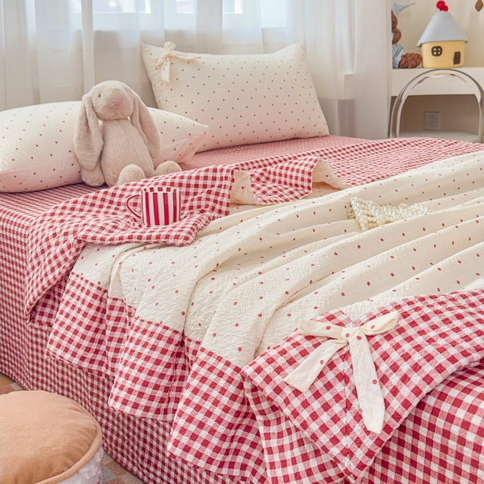 91家纺网 家纺一手货源 找家纺 爱彼家纺 2026春夏新款韩式花边泡芙棉床单款夏被夏凉被空调被四件套 奶红波点