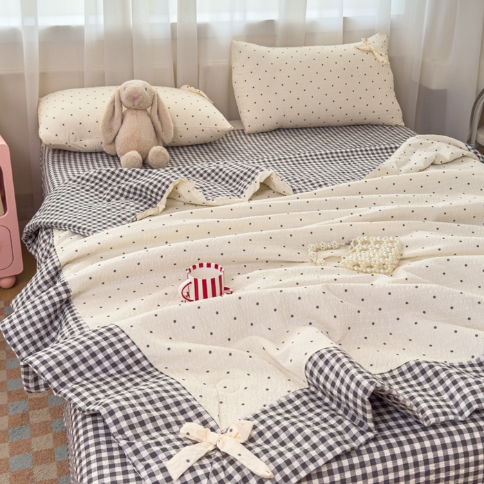 91家纺网 家纺一手货源 找家纺 爱彼家纺 2026春夏新款韩式花边泡芙棉床单款夏被夏凉被空调被四件套 奶灰波点