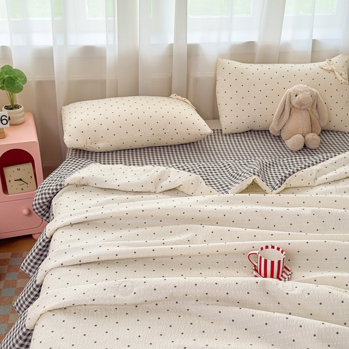 91家纺网 家纺一手货源 找家纺 爱彼家纺 2026春夏新款韩式花边泡芙棉床单款夏被夏凉被空调被四件套 奶灰波点