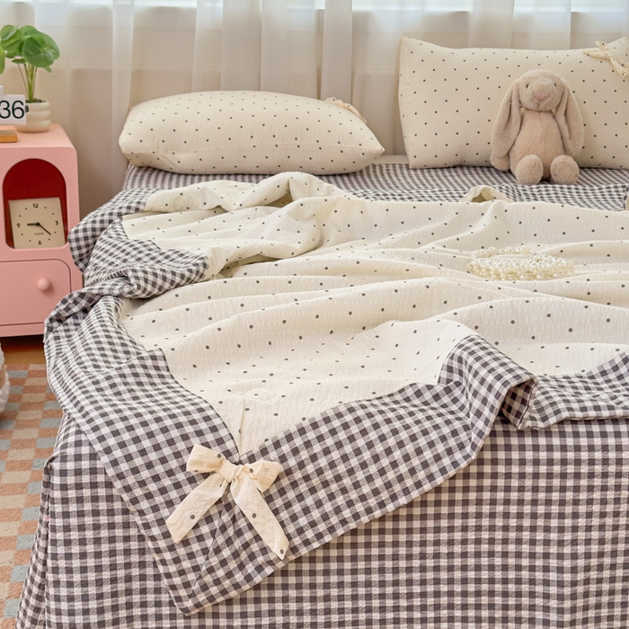 91家纺网 家纺一手货源 找家纺 爱彼家纺 2026春夏新款韩式花边泡芙棉床单款夏被夏凉被空调被四件套 奶灰波点