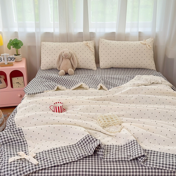 91家纺网 家纺一手货源 找家纺 爱彼家纺 2026春夏新款韩式花边泡芙棉床单款夏被夏凉被空调被四件套 奶灰波点