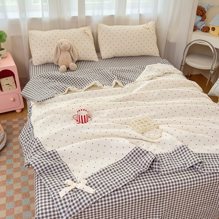 91家纺网 家纺一手货源 找家纺 爱彼家纺 2026春夏新款韩式花边泡芙棉床单款夏被夏凉被空调被四件套 奶灰波点