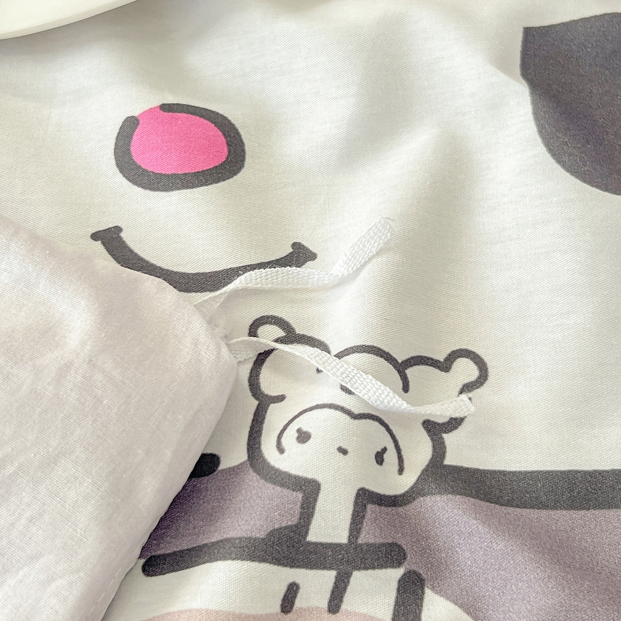 91家纺网 家纺一手货源 找家纺 玉元坊 2026新款三丽鸥正版授权酷洛米全棉纯棉床单床笠床裙三四件套 大版饮料-白花边