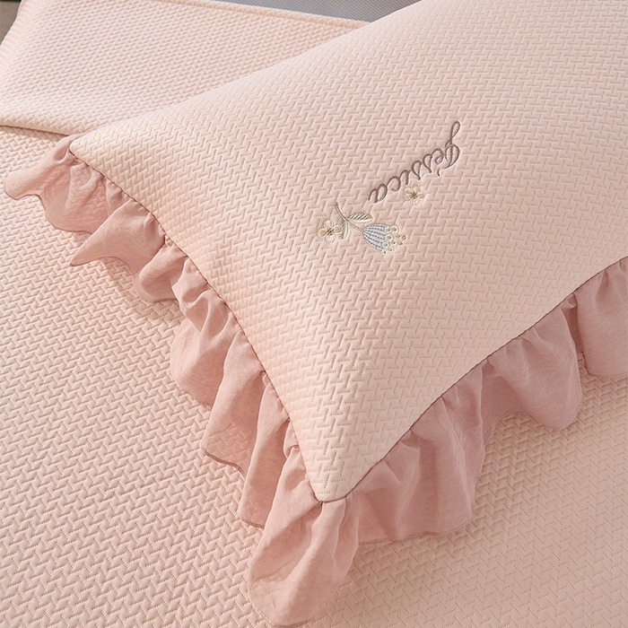 91家纺网 家纺一手货源 找家纺 （总）金绣美居 2026新款绣花织带床裙凉席席子花韵