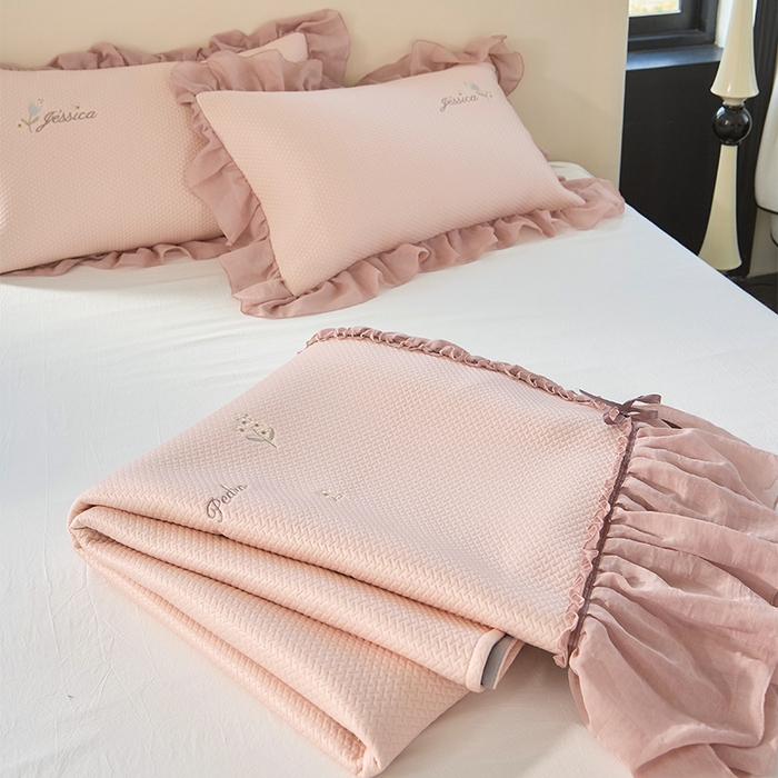 91家纺网 家纺一手货源 找家纺 （总）金绣美居 2026新款绣花织带床裙凉席席子花韵