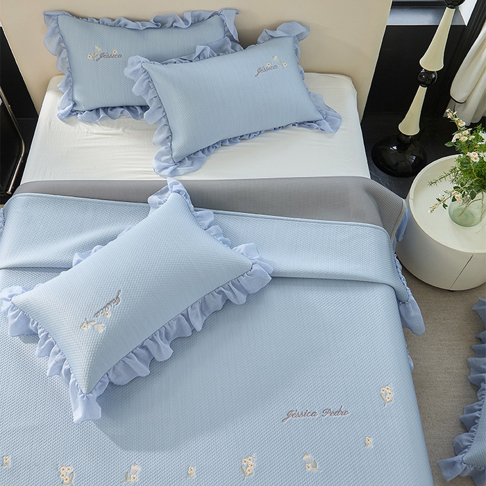 91家纺网 家纺一手货源 找家纺 金绣美居 2026新款绣花织带床裙凉席席子花韵 花韵-蓝色