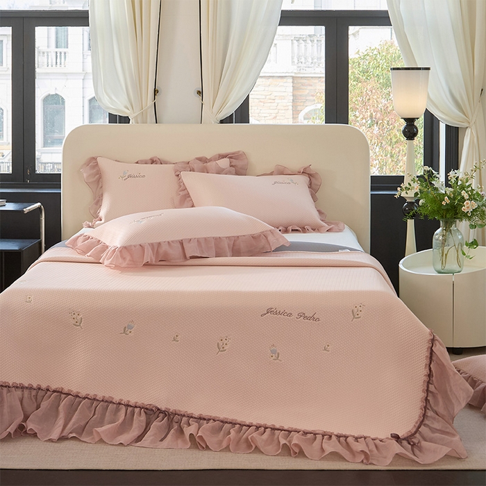 91家纺网 家纺一手货源 找家纺 金绣美居 2026新款绣花织带床裙凉席席子花韵 花韵-粉色