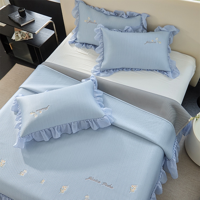 91家纺网 家纺一手货源 找家纺 金绣美居 2026新款绣花织带床裙凉席席子花韵 花韵-蓝色