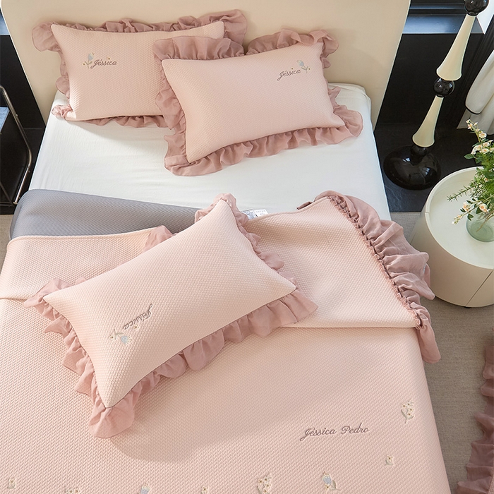 91家纺网 家纺一手货源 找家纺 金绣美居 2026新款绣花织带床裙凉席席子花韵 花韵-粉色