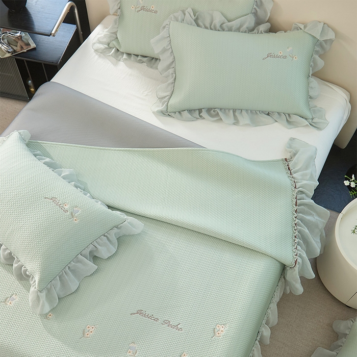 91家纺网 家纺一手货源 找家纺 金绣美居 2026新款绣花织带床裙凉席席子花韵 花韵-绿色