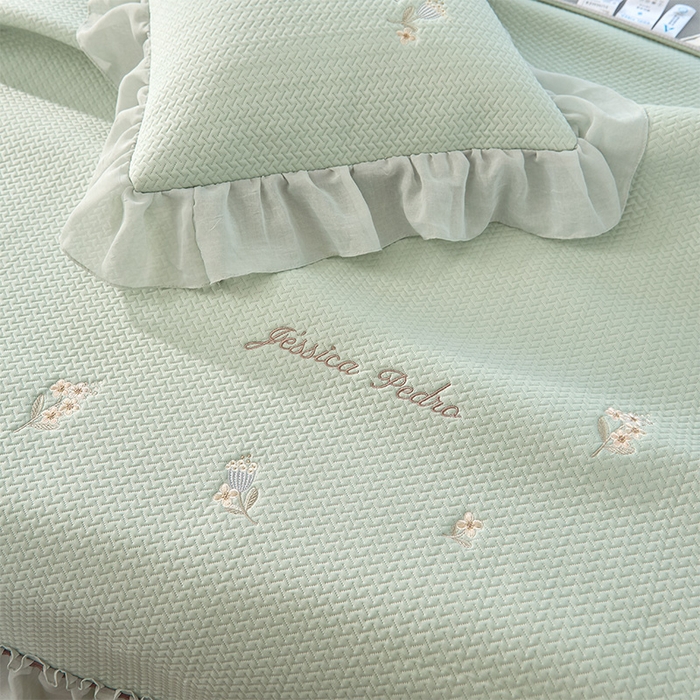 91家纺网 家纺一手货源 找家纺 金绣美居 2026新款绣花织带床裙凉席席子花韵 花韵-绿色