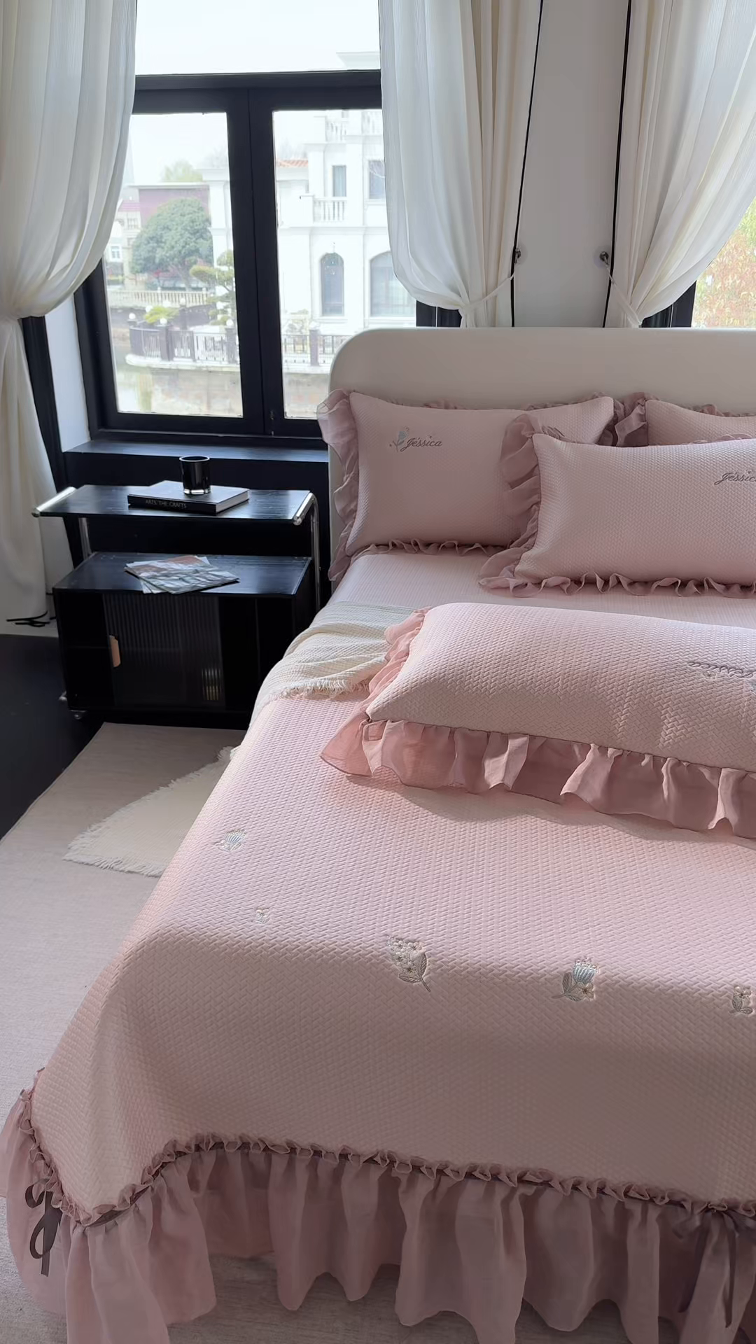 91家纺网 家纺一手货源 找家纺 金绣美居 2026新款绣花织带床裙凉席席子花韵 花韵-粉色