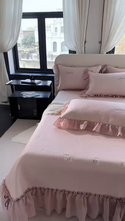 91家纺网 家纺一手货源 找家纺 （总）金绣美居 2026新款绣花织带床裙凉席席子花韵