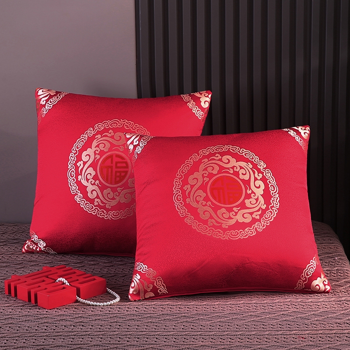 91家纺网 家纺一手货源 找家纺 （总）贤内助家纺 2026大红锦缎高精密提花/结婚抱枕/沙发婚床摆件抱枕/生日宴福寿抱枕