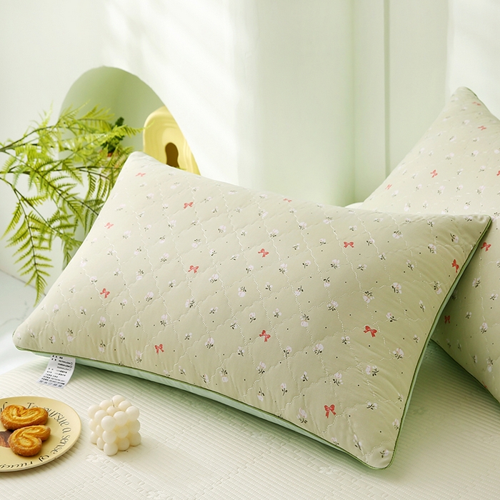 91家纺网 家纺一手货源 找家纺 贤内助家纺 2026磨毛绗缝清新小碎花舒适枕/学生宿舍枕头/家用 花语情怀绿 48x74cm/只