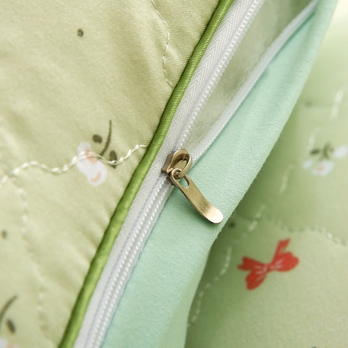 91家纺网 家纺一手货源 找家纺 贤内助家纺 2026磨毛绗缝清新小碎花舒适枕/学生宿舍枕头/家用 花语情怀绿 48x74cm/只