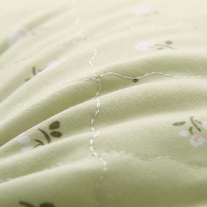 91家纺网 家纺一手货源 找家纺 贤内助家纺 2026磨毛绗缝清新小碎花舒适枕/学生宿舍枕头/家用 花语情怀绿 48x74cm/只