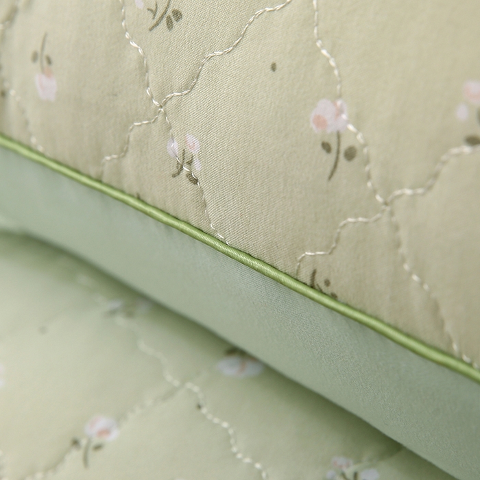 91家纺网 家纺一手货源 找家纺 贤内助家纺 2026磨毛绗缝清新小碎花舒适枕/学生宿舍枕头/家用 花语情怀绿 48x74cm/对