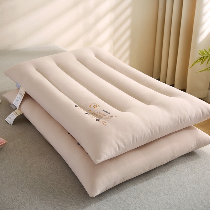 91家纺网 家纺一手货源 找家纺 贤内助家纺 2026超柔亲肤羊绒蛋白学生宿舍枕头/学生护颈枕 羊绒蛋白枕定型低枕6公分