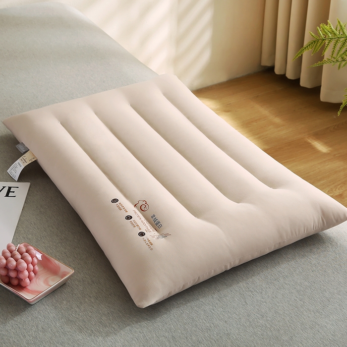 91家纺网 家纺一手货源 找家纺 贤内助家纺 2026超柔亲肤羊绒蛋白学生宿舍枕头/学生护颈枕 羊绒蛋白枕定型低枕6公分