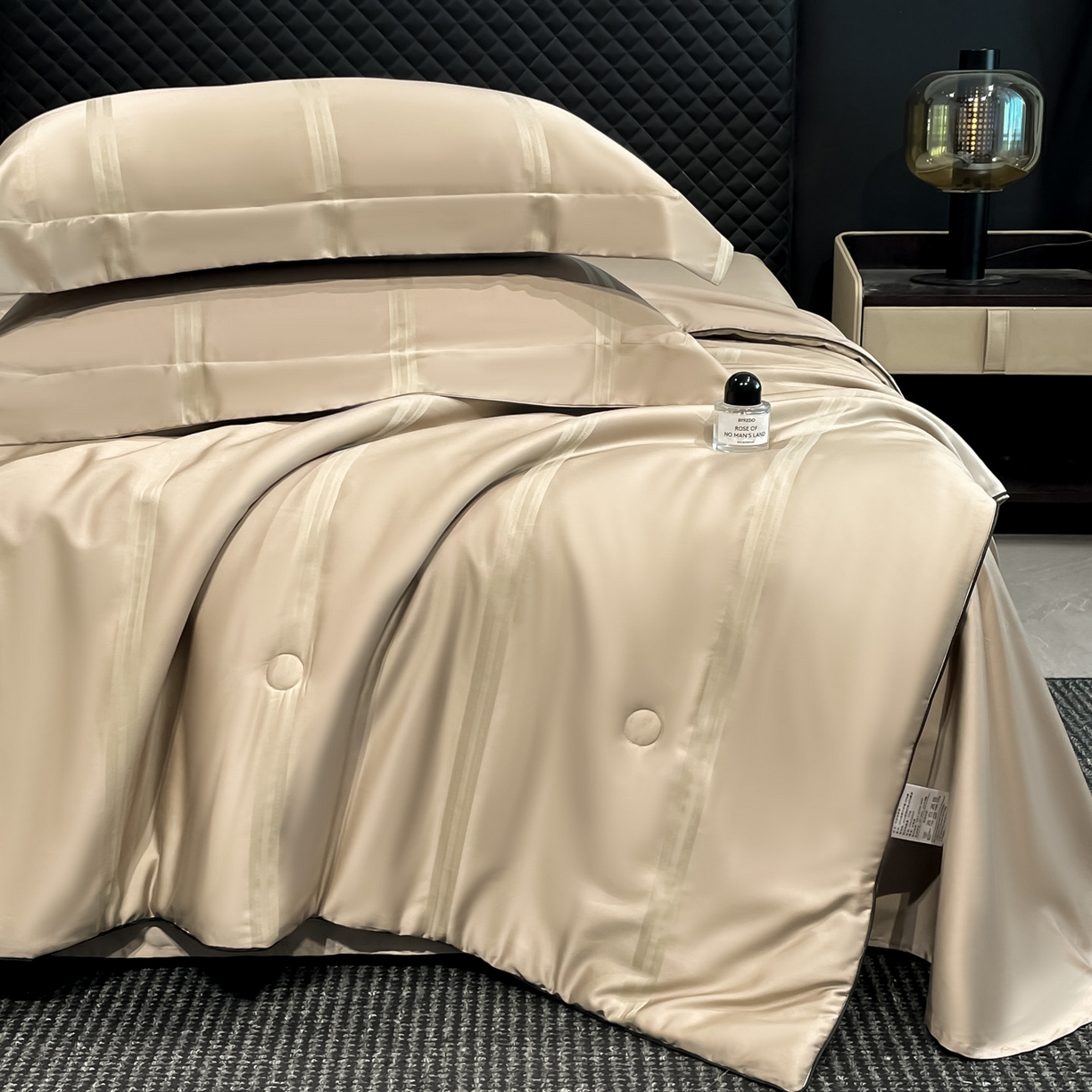 91家纺网 家纺一手货源 找家纺 新方向 2026新款提花A类20%蚕丝天丝棉夏被四件套-柏林 柏林-香槟