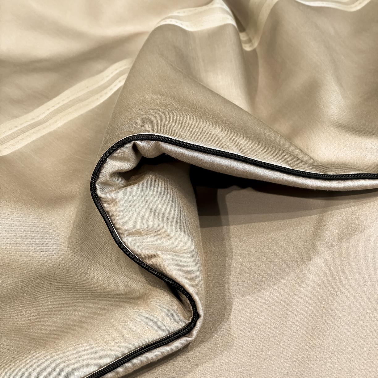 91家纺网 家纺一手货源 找家纺 新方向 2026新款提花A类20%蚕丝天丝棉夏被四件套-柏林 柏林-香槟