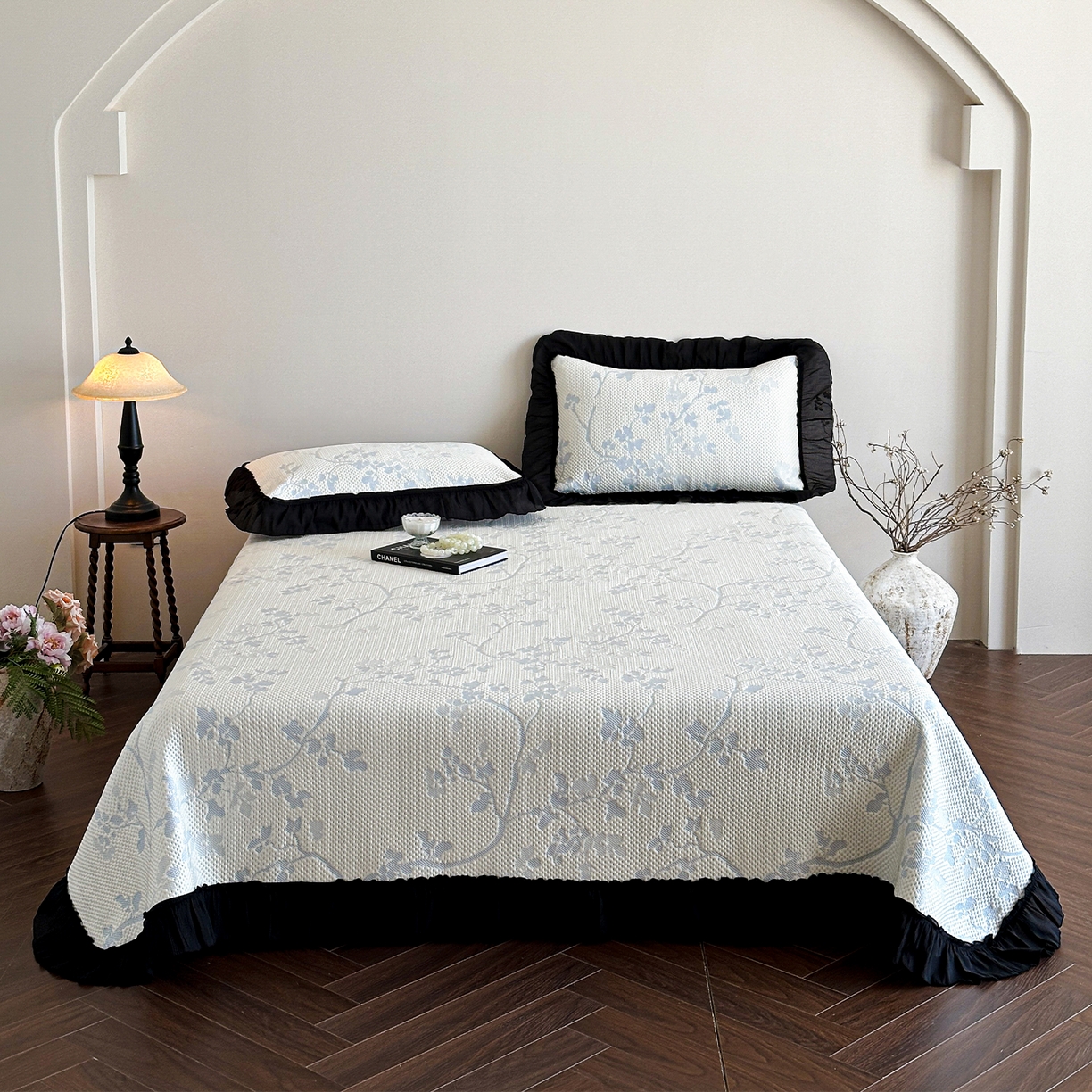 91家纺网 家纺一手货源 找家纺 （总）蓝邻家纺 2026新款PE提花凉席轻奢真丝绉花边款系列