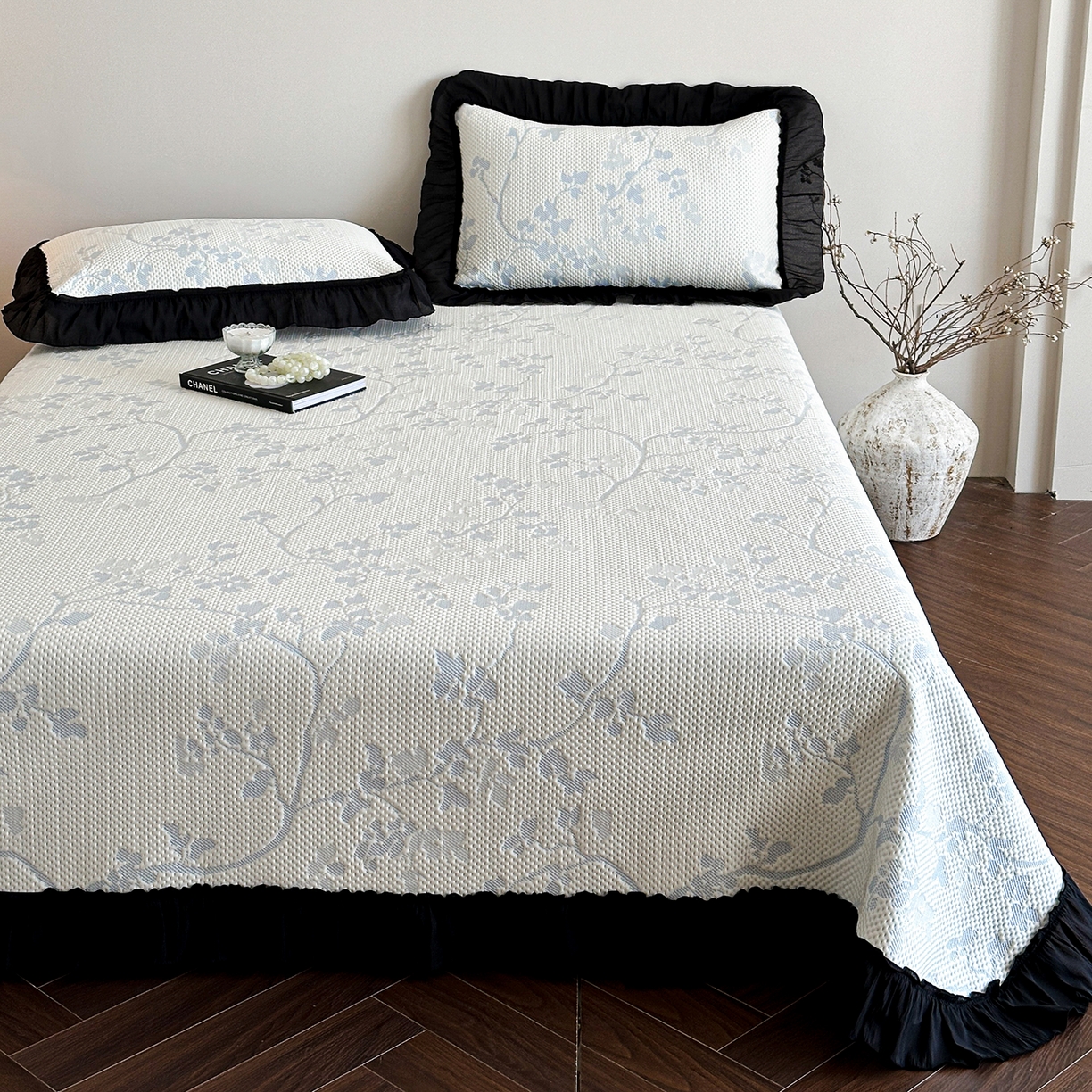 91家纺网 家纺一手货源 找家纺 （总）蓝邻家纺 2026新款PE提花凉席轻奢真丝绉花边款系列