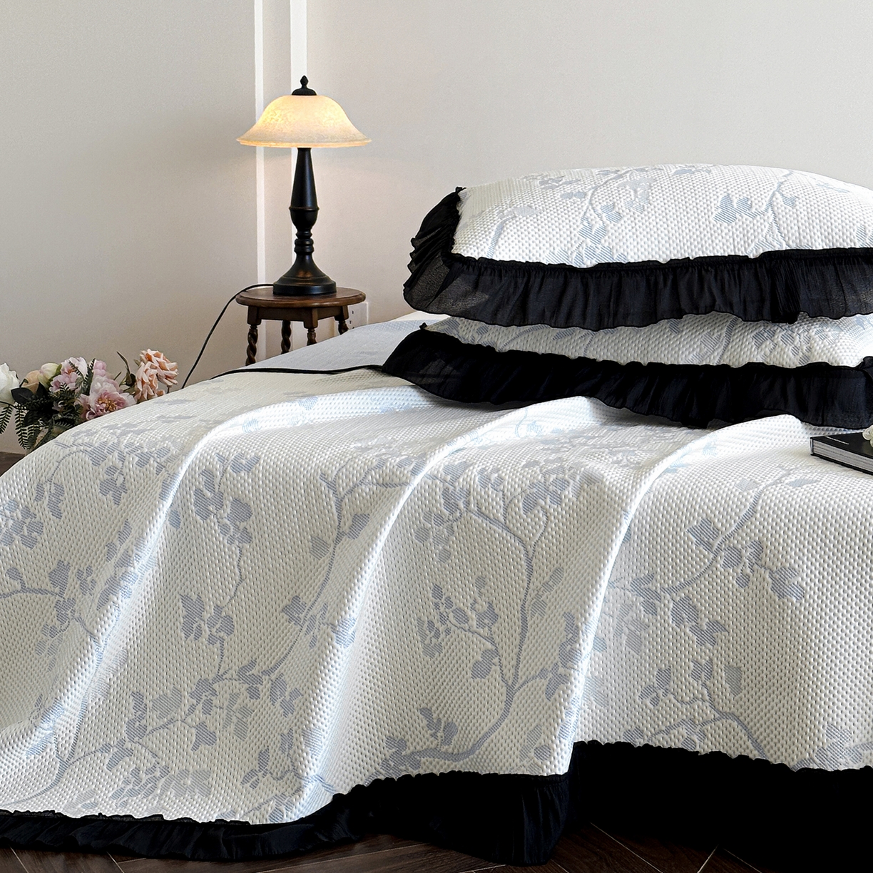 91家纺网 家纺一手货源 找家纺 （总）蓝邻家纺 2026新款PE提花凉席轻奢真丝绉花边款系列