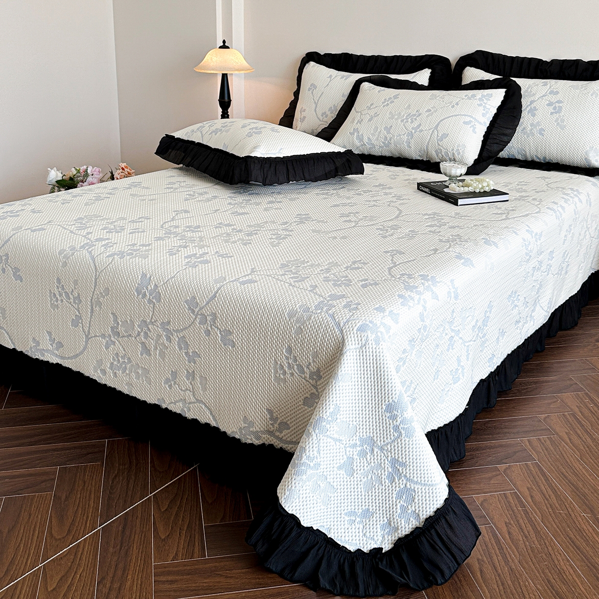 91家纺网 家纺一手货源 找家纺 （总）蓝邻家纺 2026新款PE提花凉席轻奢真丝绉花边款系列