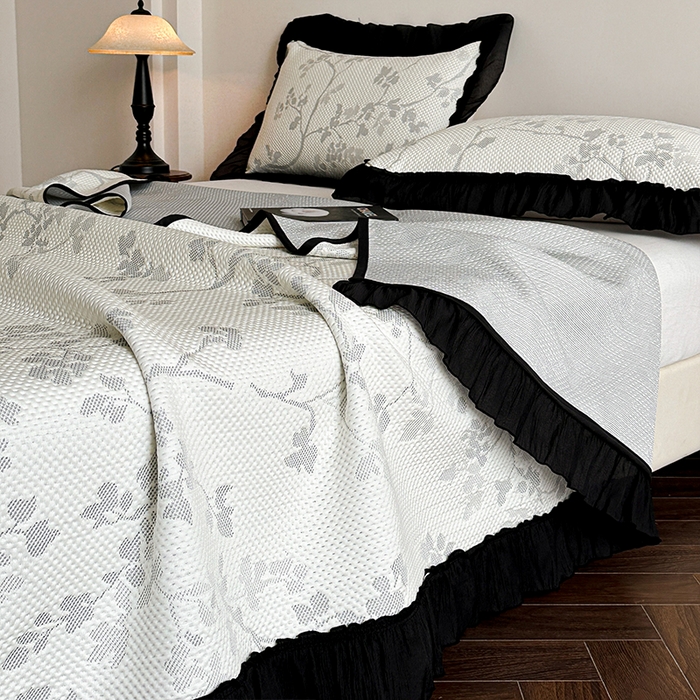 91家纺网 家纺一手货源 找家纺 （总）蓝邻家纺 2026新款PE提花凉席轻奢真丝绉花边款系列