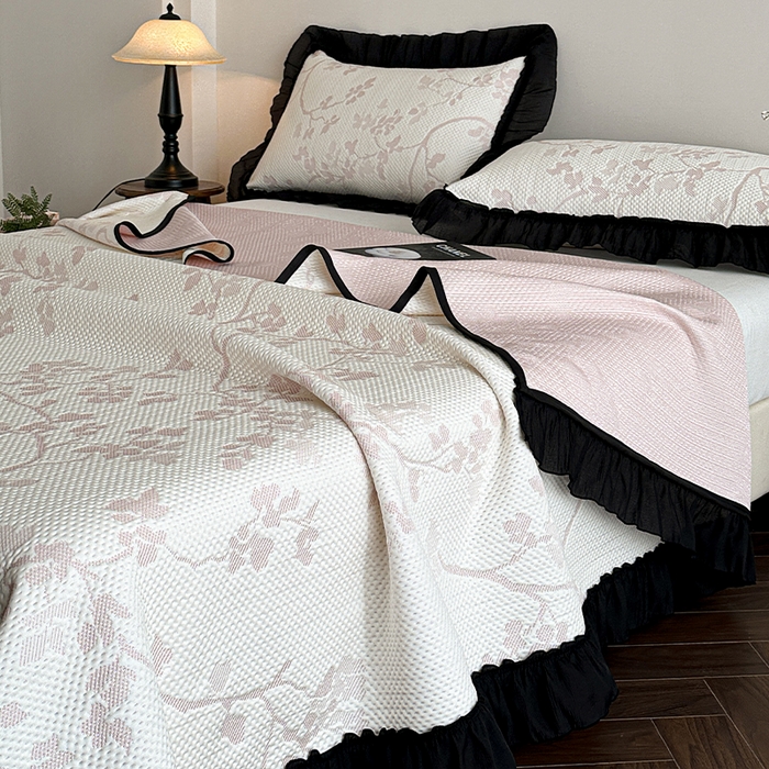 91家纺网 家纺一手货源 找家纺 （总）蓝邻家纺 2026新款PE提花凉席轻奢真丝绉花边款系列