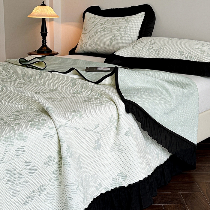 91家纺网 家纺一手货源 找家纺 （总）蓝邻家纺 2026新款PE提花凉席轻奢真丝绉花边款系列