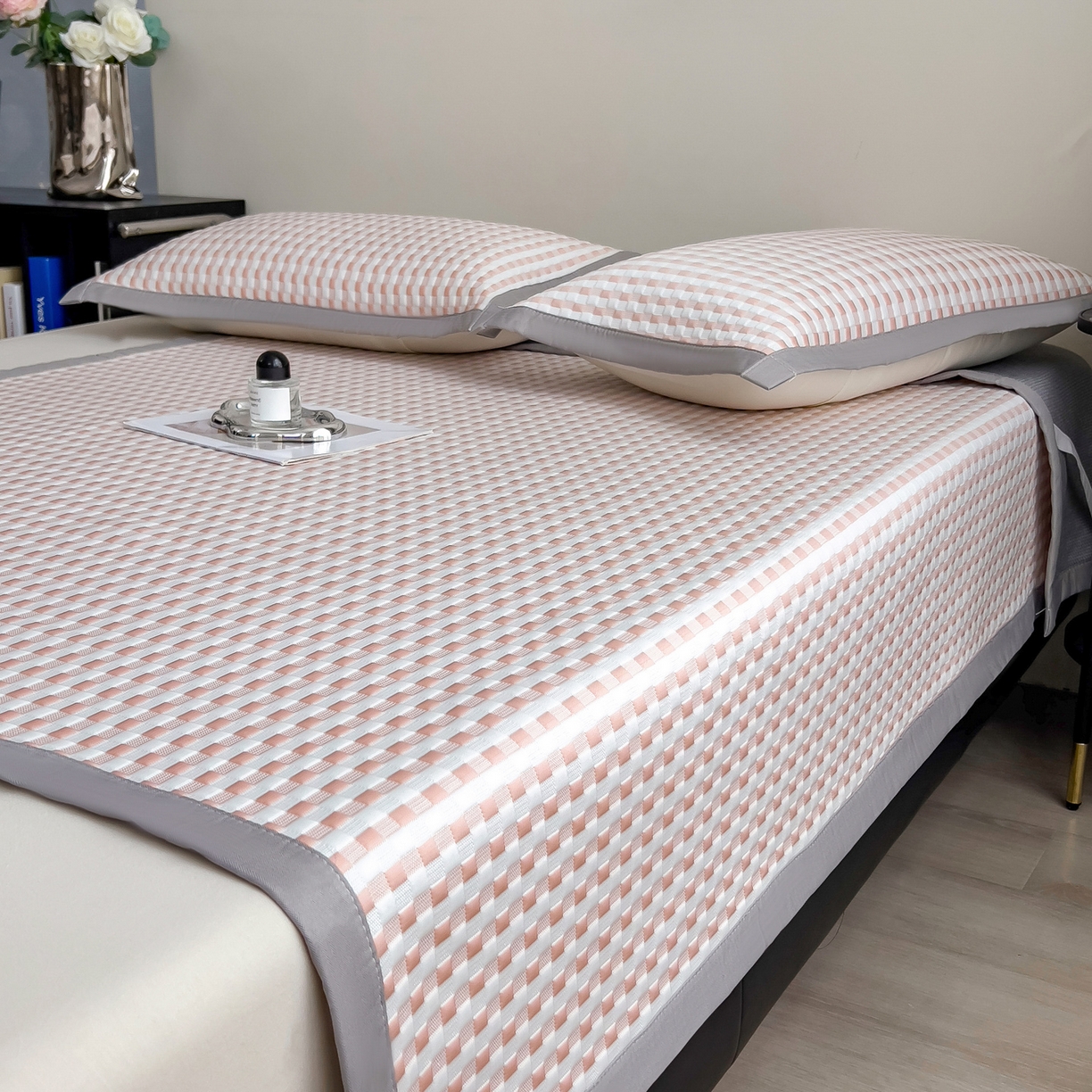 91家纺网 家纺一手货源 找家纺 （总）摩妮卡 2026新款PE高分子凉感值过0.25格子豆豆软席三件套冰丝席-床席款