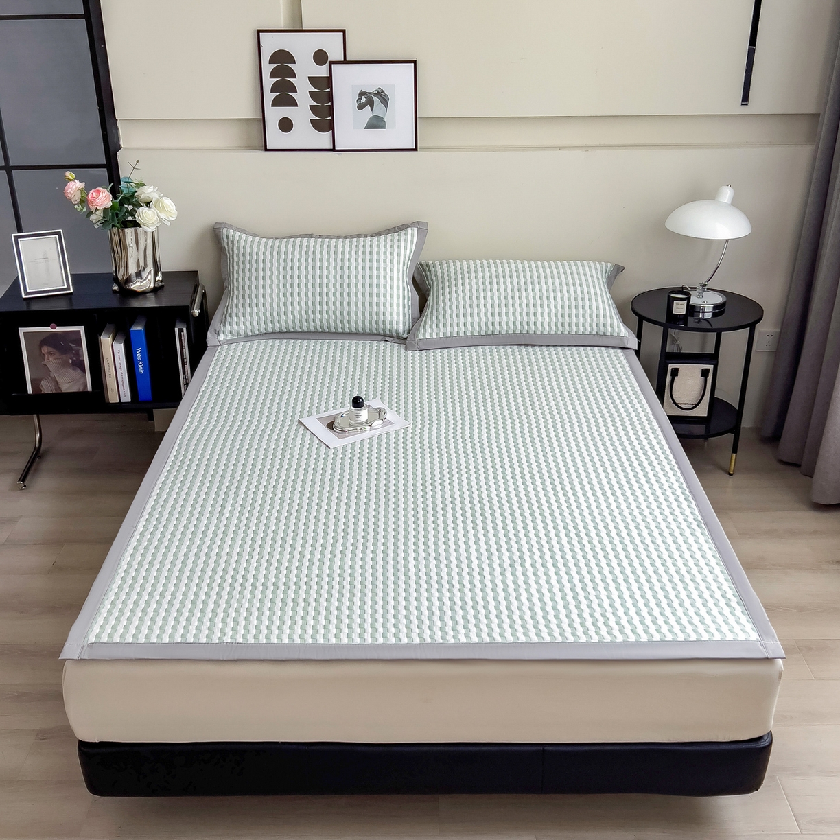 91家纺网 家纺一手货源 找家纺 摩妮卡 2026新款PE高分子凉感值过0.25格子豆豆软席三件套冰丝席-床席款 格韵-白绿