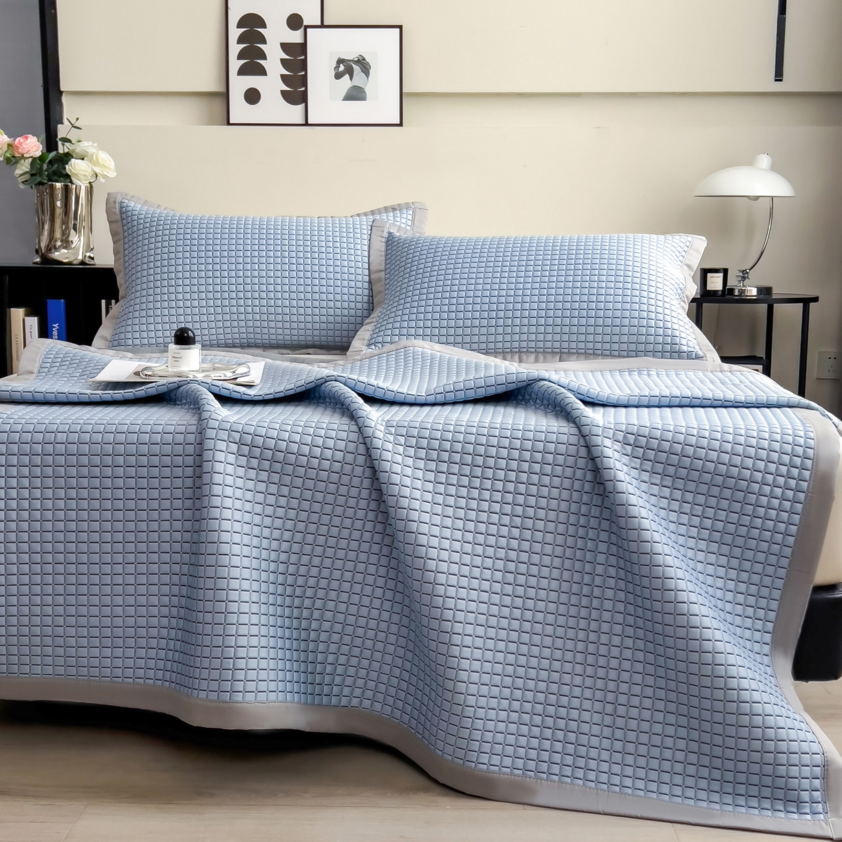 91家纺网 家纺一手货源 找家纺 摩妮卡 2026新款PE高分子凉感值过0.25格子豆豆软席三件套冰丝席-床席款 序格-浅蓝