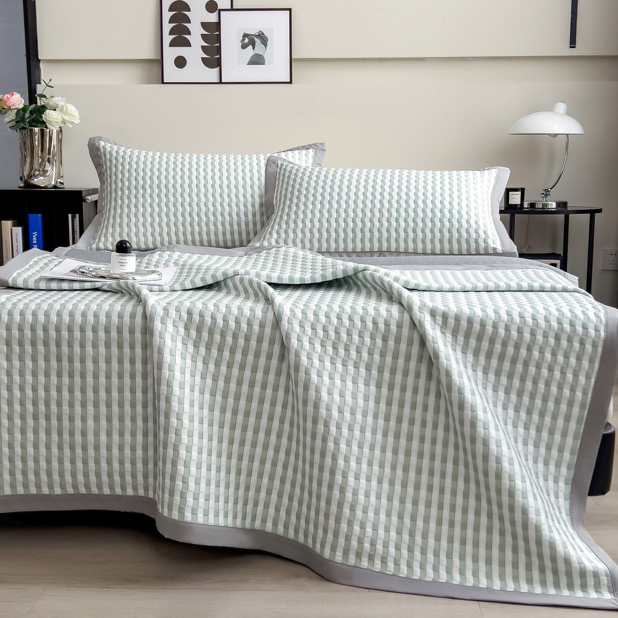 91家纺网 家纺一手货源 找家纺 摩妮卡 2026新款PE高分子凉感值过0.25格子豆豆软席三件套冰丝席-床席款 格韵-白绿