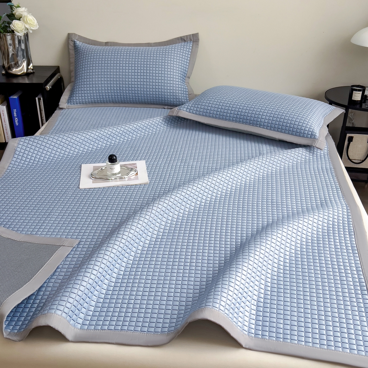 91家纺网 家纺一手货源 找家纺 摩妮卡 2026新款PE高分子凉感值过0.25格子豆豆软席三件套冰丝席-床席款 序格-浅蓝