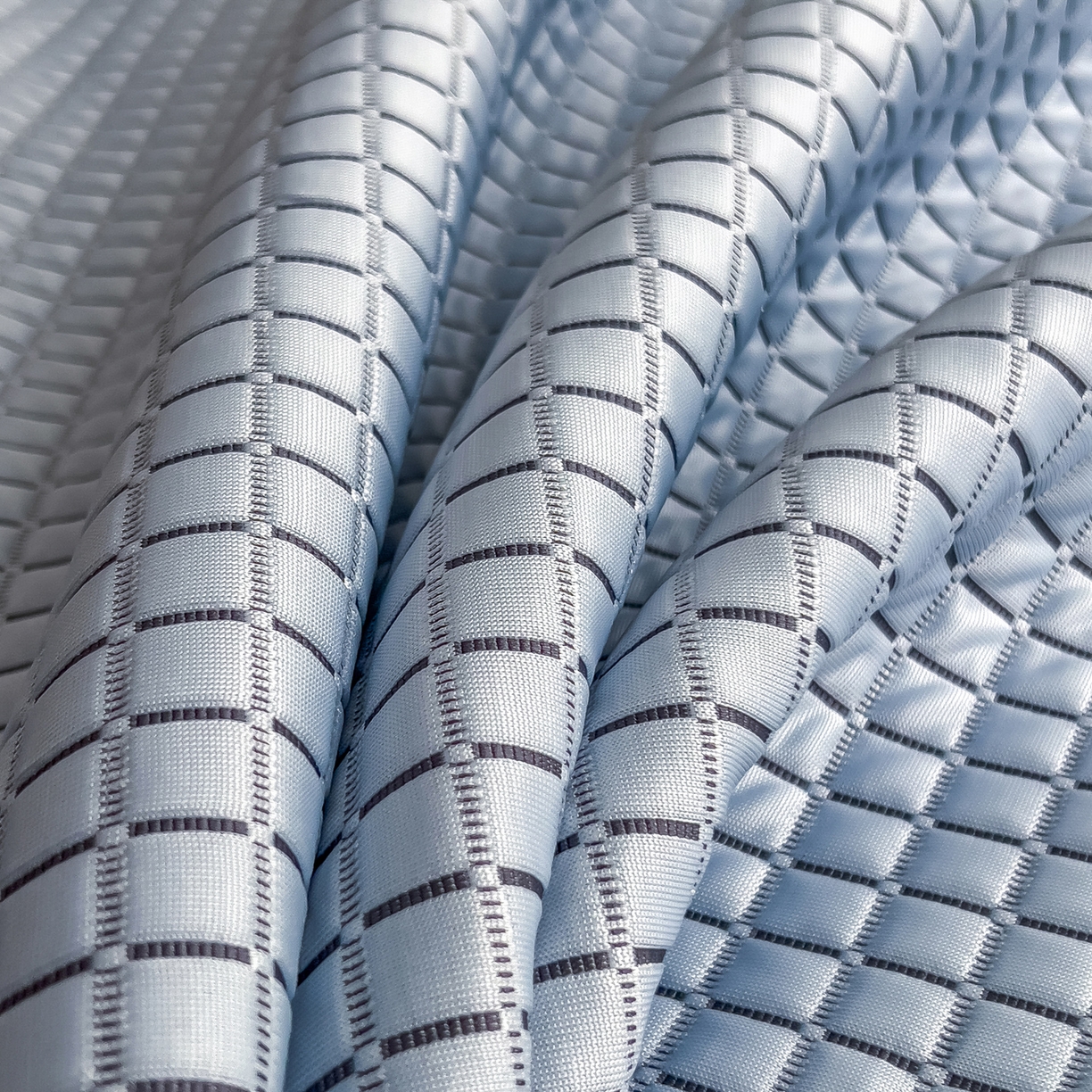 91家纺网 家纺一手货源 找家纺 摩妮卡 2026新款PE高分子凉感值过0.25格子豆豆软席三件套冰丝席-床席款 序格-浅蓝