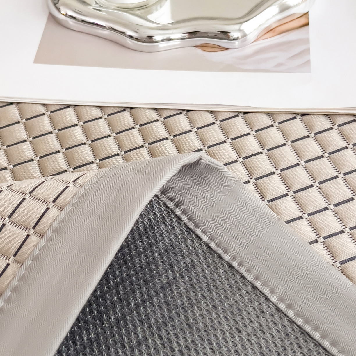 91家纺网 家纺一手货源 找家纺 摩妮卡 2026新款PE高分子凉感值过0.25格子豆豆软席三件套冰丝席-床席款 序格-摩卡