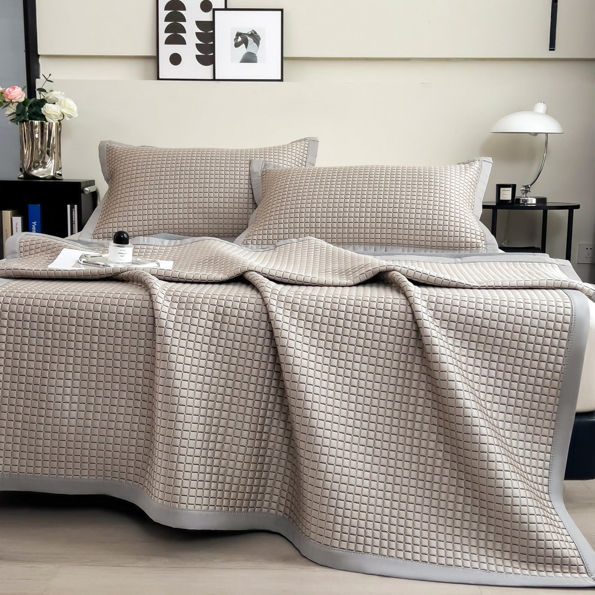 91家纺网 家纺一手货源 找家纺 摩妮卡 2026新款PE高分子凉感值过0.25格子豆豆软席三件套冰丝席-床席款 序格-摩卡