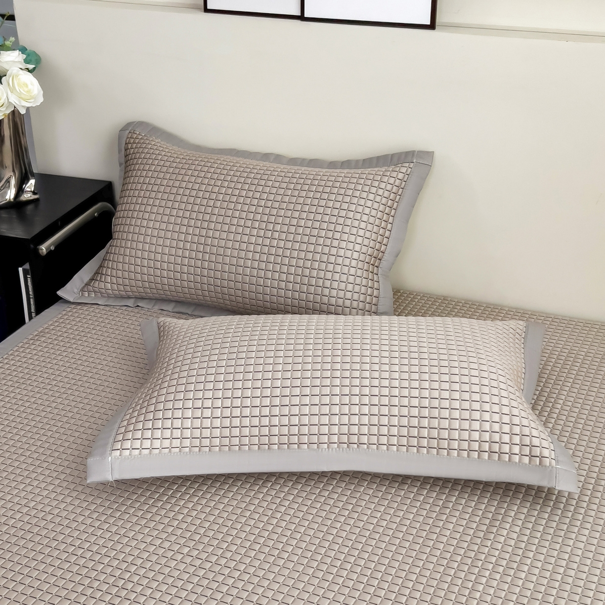 91家纺网 家纺一手货源 找家纺 摩妮卡 2026新款PE高分子凉感值过0.25格子豆豆软席三件套冰丝席-床席款 序格-摩卡