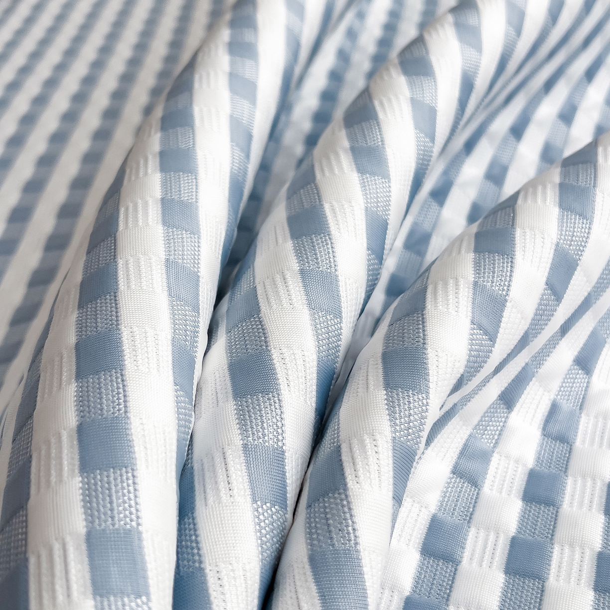 91家纺网 家纺一手货源 找家纺 摩妮卡 2026新款PE高分子凉感值过0.25格子豆豆软席三件套冰丝席-床席款 格韵-白蓝