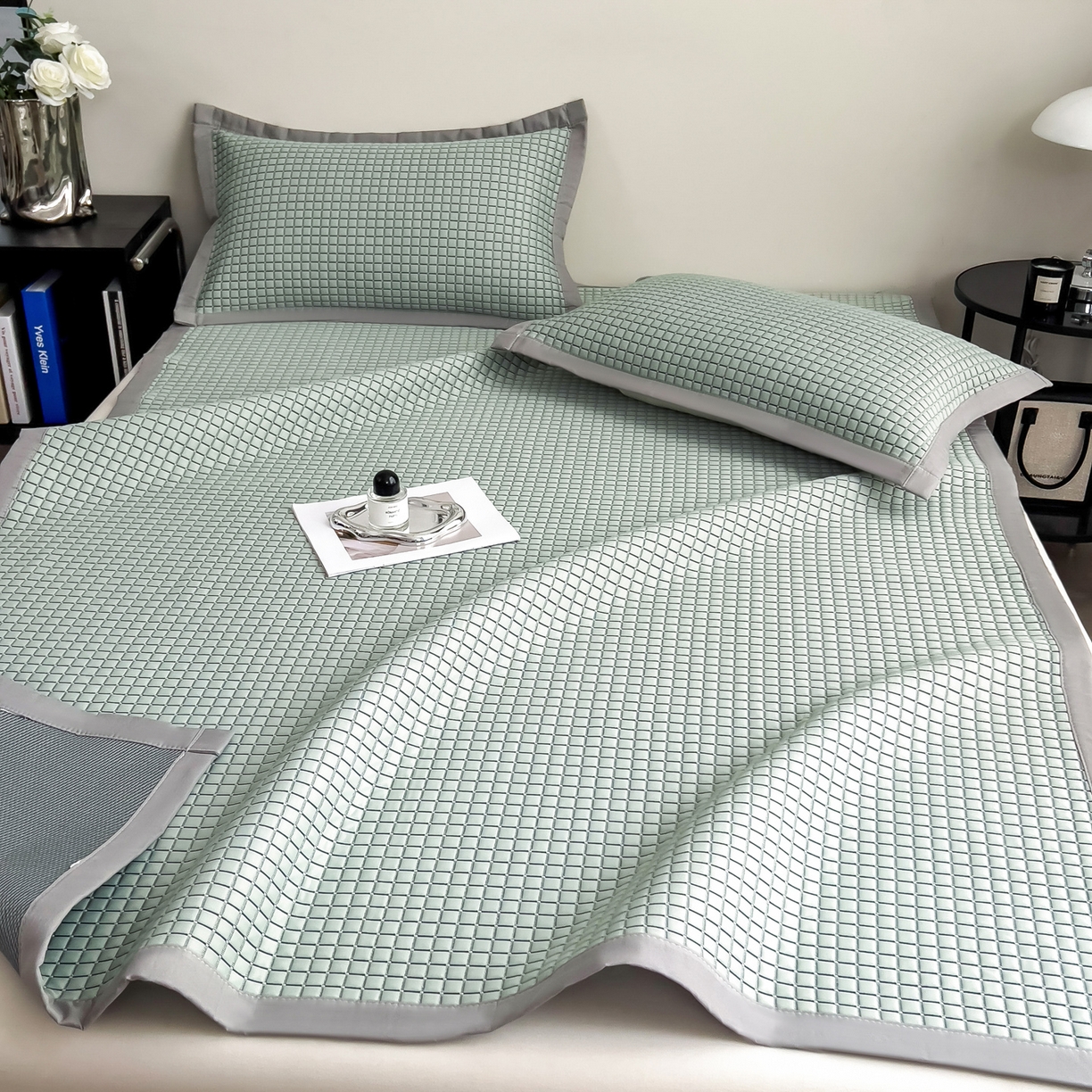 91家纺网 家纺一手货源 找家纺 摩妮卡 2026新款PE高分子凉感值过0.25格子豆豆软席三件套冰丝席-床席款 序格-水绿