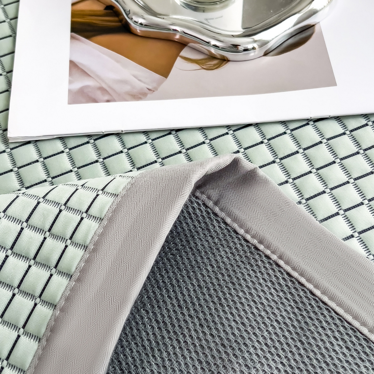 91家纺网 家纺一手货源 找家纺 摩妮卡 2026新款PE高分子凉感值过0.25格子豆豆软席三件套冰丝席-床席款 序格-水绿