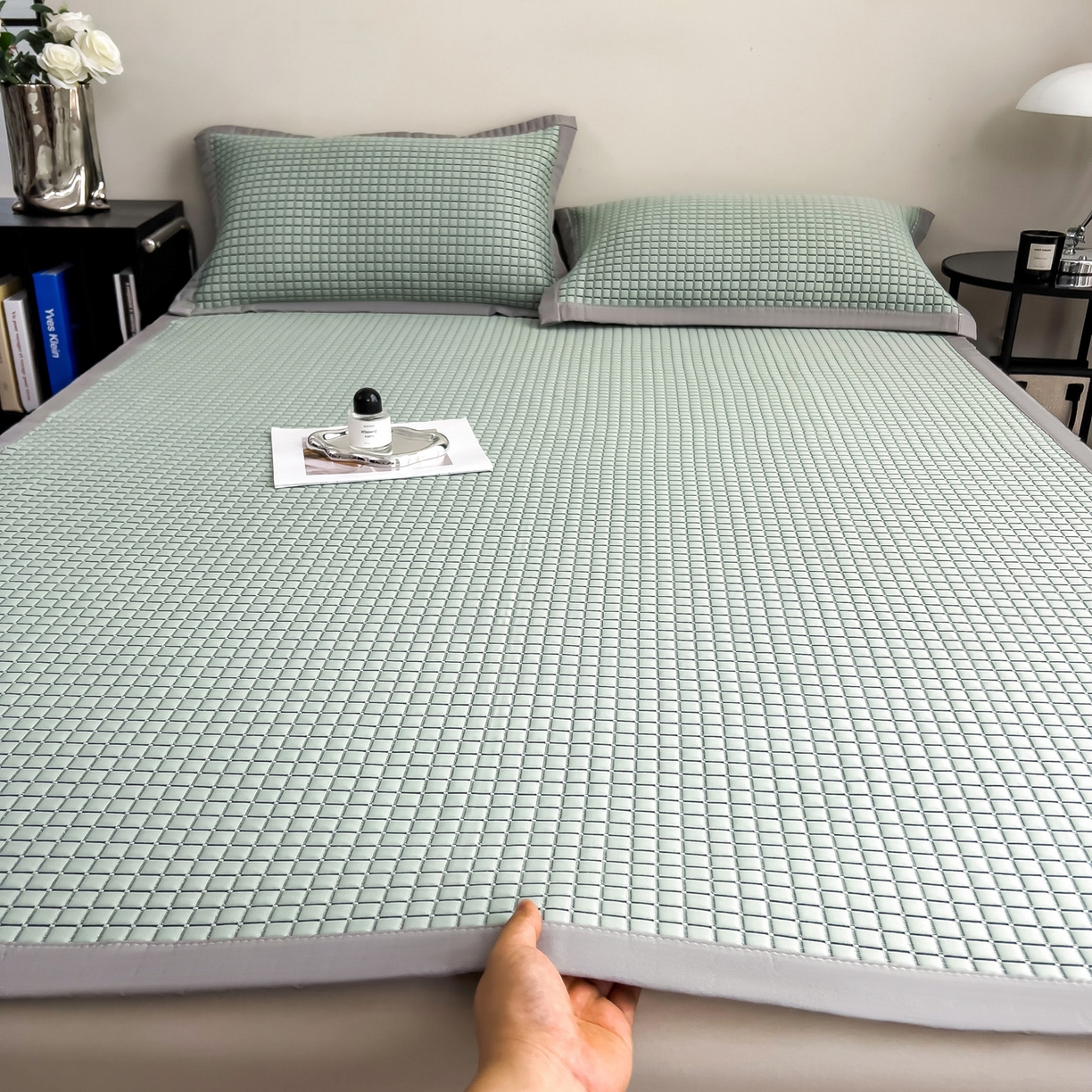 91家纺网 家纺一手货源 找家纺 摩妮卡 2026新款PE高分子凉感值过0.25格子豆豆软席三件套冰丝席-床席款 序格-水绿