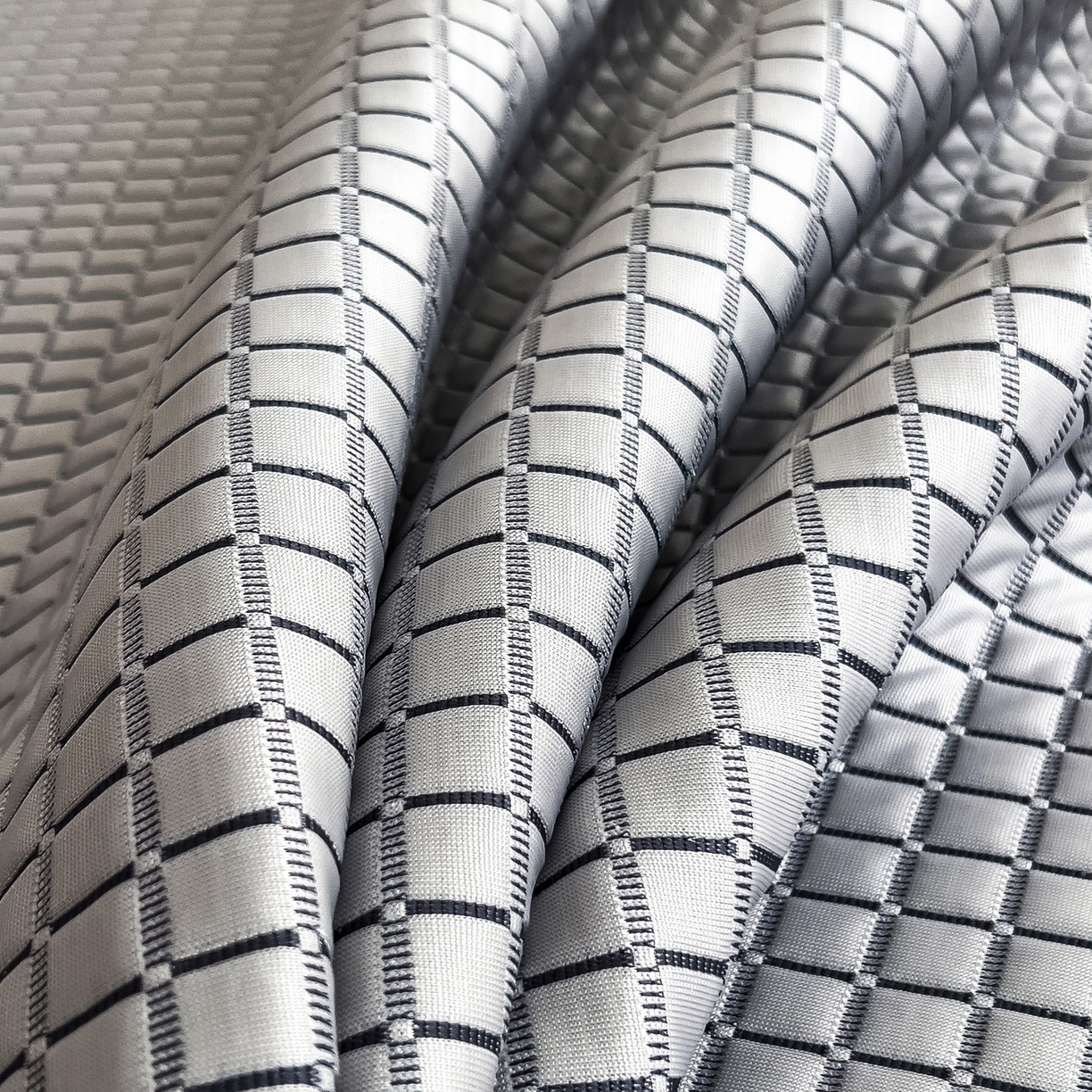 91家纺网 家纺一手货源 找家纺 摩妮卡 2026新款PE高分子凉感值过0.25格子豆豆软席三件套冰丝席-床席款 序格-雾灰