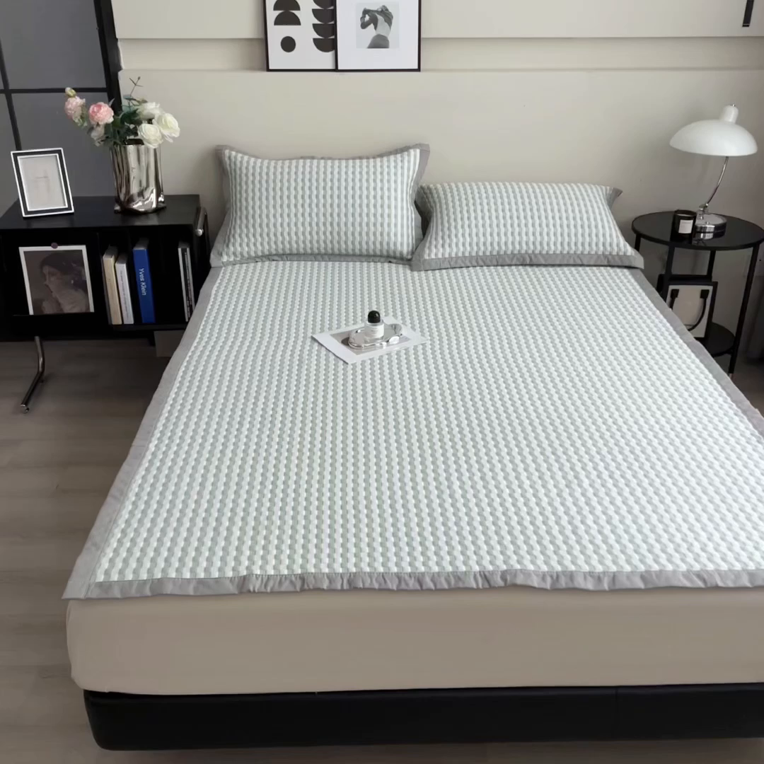 91家纺网 家纺一手货源 找家纺 摩妮卡 2026新款PE高分子凉感值过0.25格子豆豆软席三件套冰丝席-床席款 序格-水绿